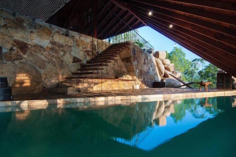 Bảng giá dịch vụ tắm bùn và khoáng tại I-Resort Nha Trang, hiển thị các gói và mức giá khác nhau.